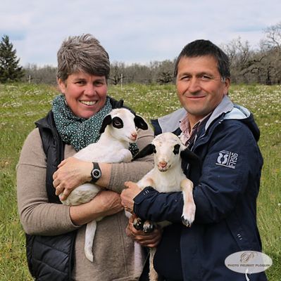 Agnès et André Delpech, gérants de TechnoPâturage / distributeurs nationaux KiwiTech France et éleveurs d'agneaux plein air au Gaec de Fargues